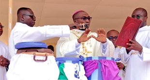 Les évêques exhortent les prêtres à la fidélité lors des messes chrismales